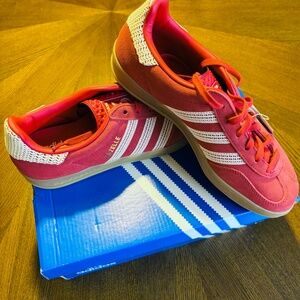 Adidas Women's Gazelle Indoor 7.5 - Better Scarlet/Wonder White